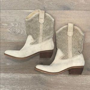 Tan ankle boots BCBG 7 1/2